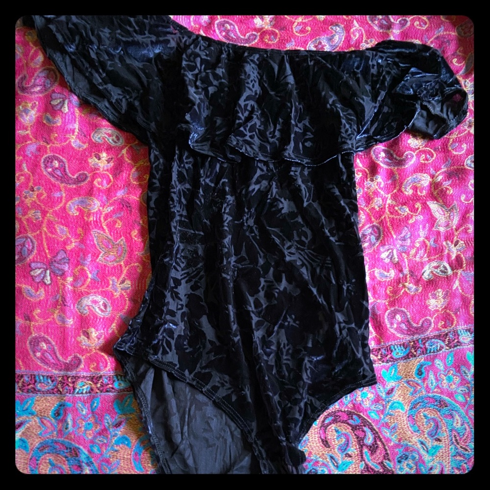 A’GACI Navy velvet bodysuit with floral detail